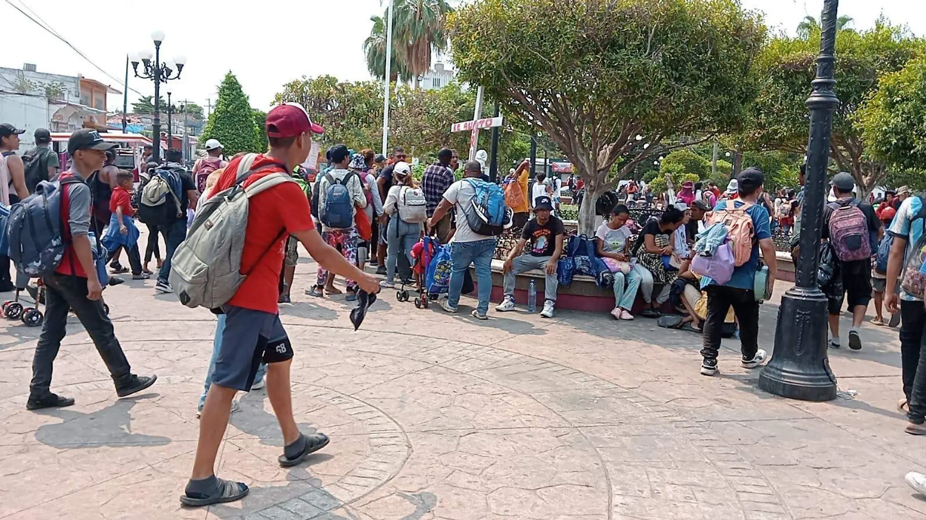 migrantes en el parque de escuintla